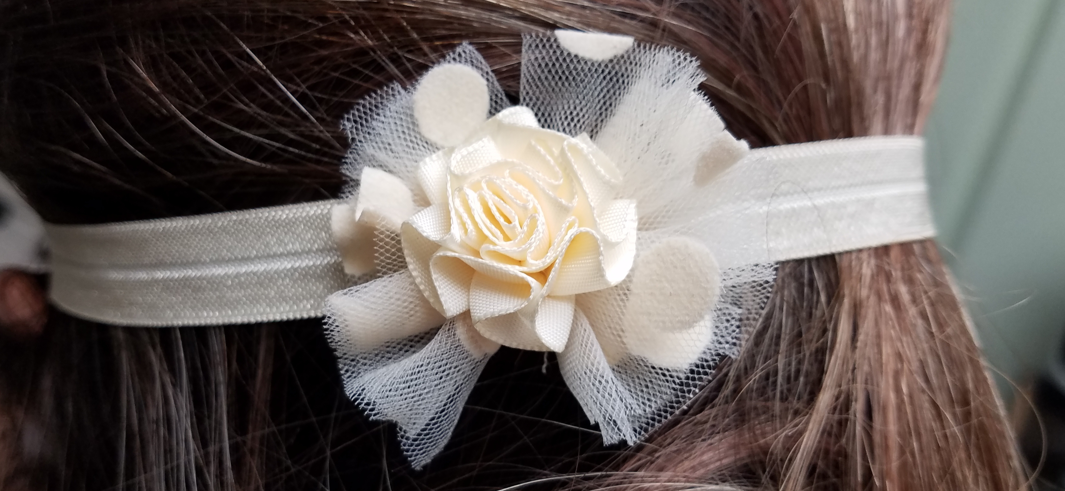 TULLE HEADBAND W/ CARNATION